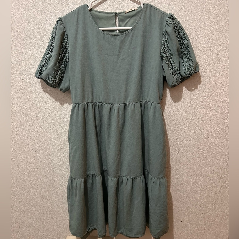 Tea n Rose Casual Dress with Lace Sleeves